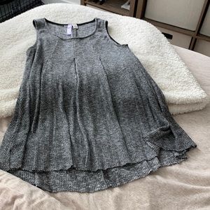 Gray sleeveless blouse